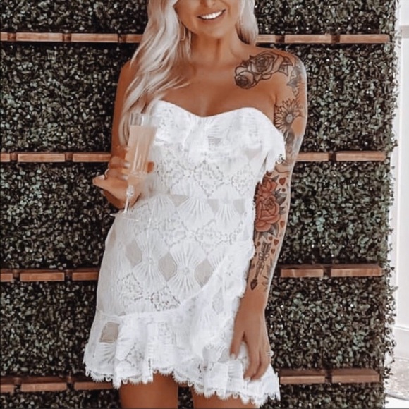 Selfie Leslie Dresses & Skirts - Selfie Leslie September Lace Ruffle Dress